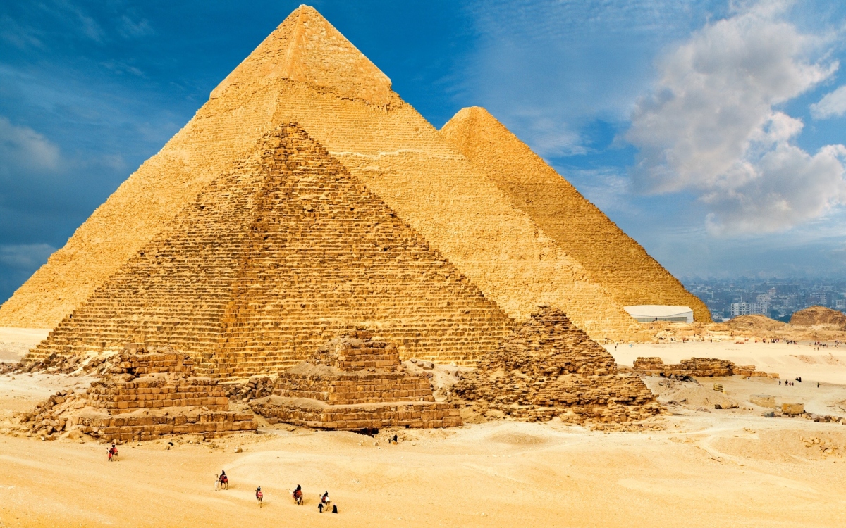 pyramids of giza (1)